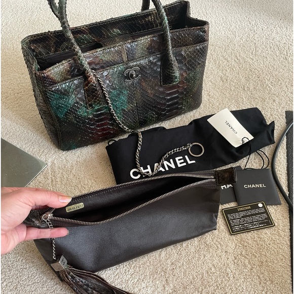 ❤️keeping❤️ CHANEL PYTHON TOTE NEW brown green python tassel beautiful ❤️ - Picture 2 of 16